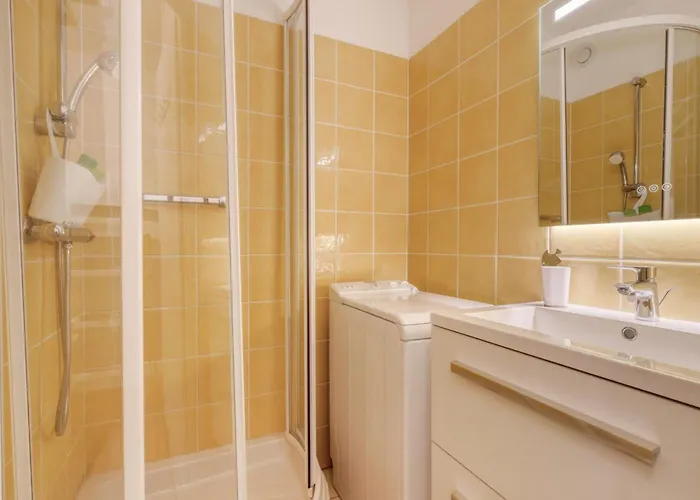 T2 200m From Lavandou Classified 3 *